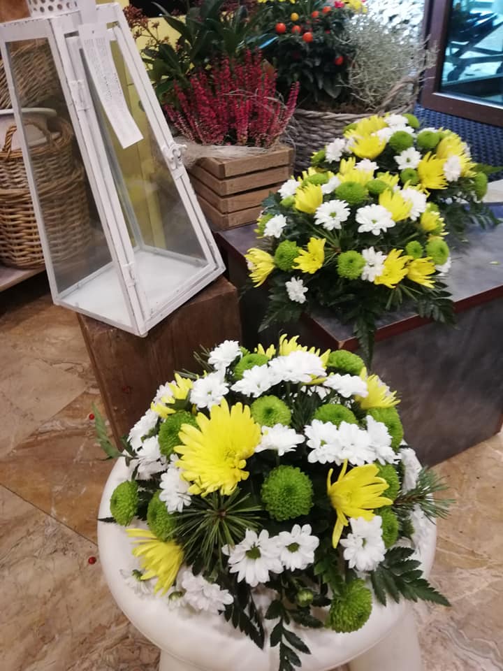 Composizione Crisantemi Misti Fioreria Bruseghini Besenello Trento